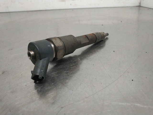 Wtryskiwacz paliwa 0445110021 RENAULT