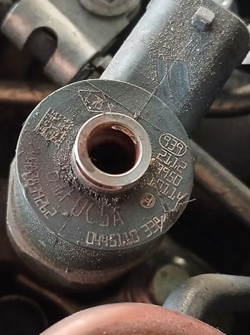 Wtryskiwacz paliwa 0445110038 NISSAN