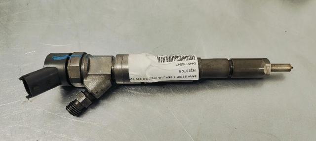 Wtryskiwacz paliwa 0445110047 BMW