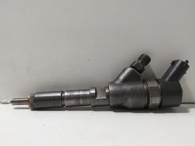 Wtryskiwacz paliwa 0445110076 PEUGEOT