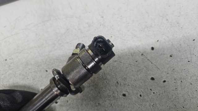 Wtryskiwacz paliwa 0445110078 VOLVO