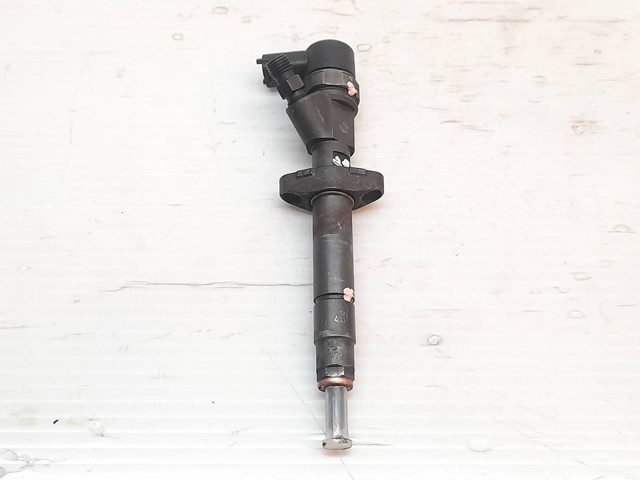 Wtryskiwacz paliwa 0445110102 NISSAN