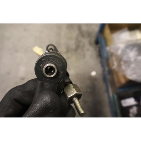 Wtryskiwacz paliwa 0445110102 RENAULT