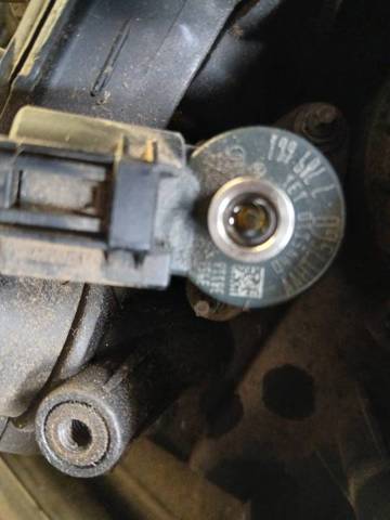 Wtryskiwacz paliwa 0445110131 BMW