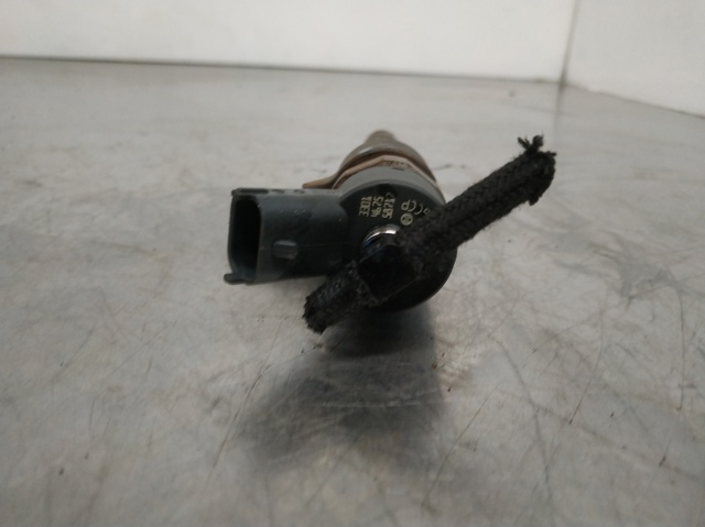 Wtryskiwacz paliwa 0445110165 OPEL