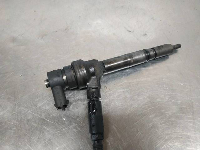 Wtryskiwacz paliwa 0445110175 OPEL