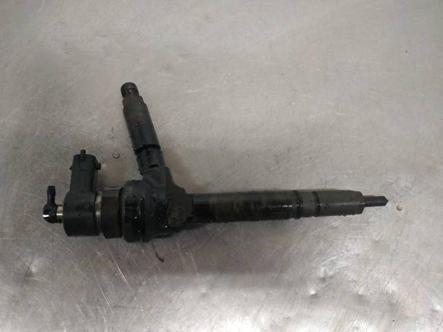 Wtryskiwacz paliwa 0445110175 OPEL