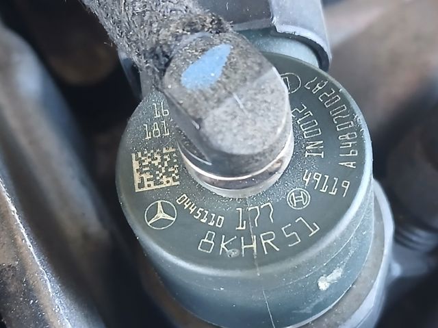 Wtryskiwacz paliwa 0445110177 MERCEDES