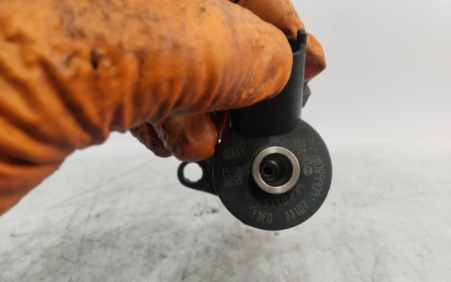 Wtryskiwacz paliwa 0445110239 FORD