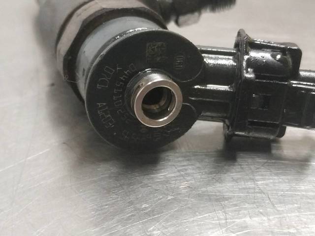 Wtryskiwacz paliwa 0445110252 PEUGEOT