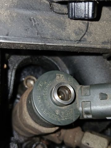 Wtryskiwacz paliwa 0445110297 PEUGEOT