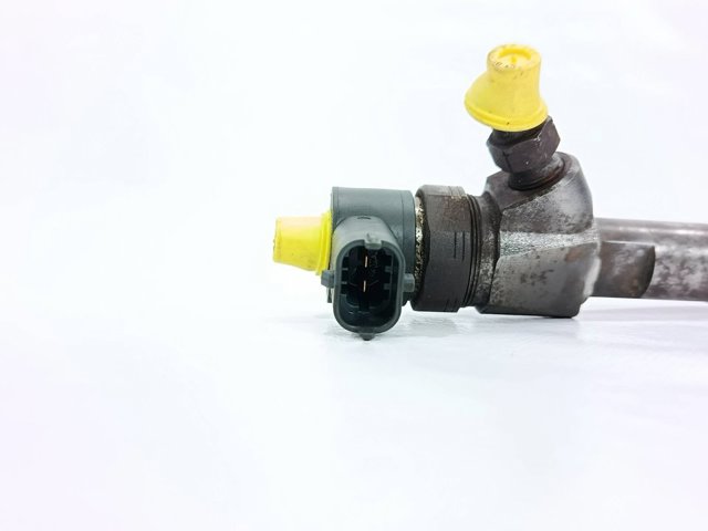 Wtryskiwacz paliwa 0445110327 OPEL