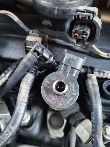 Wtryskiwacz paliwa 0445110485 RENAULT