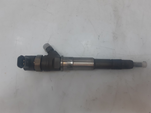 Wtryskiwacz paliwa 0445110634 RENAULT