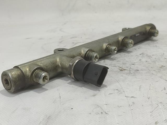 Czujnik ciśnienia paliwa 0445214015 RENAULT