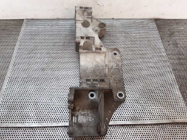 Wspornik alternatora 045903143C VAG