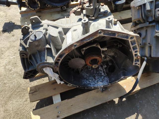 Mechaniczna skrzynia biegów w komplecie 04668909AE CHRYSLER