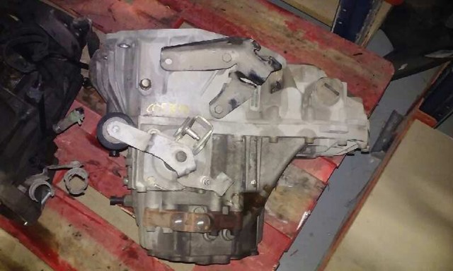 Mechaniczna skrzynia biegów w komplecie 04668909AG CHRYSLER