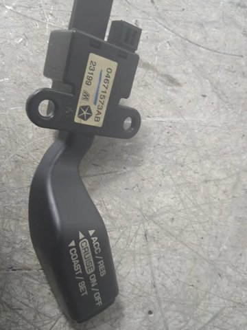 Wahacz zawieszenia przedniego dolny lewy 04671573AB CHRYSLER