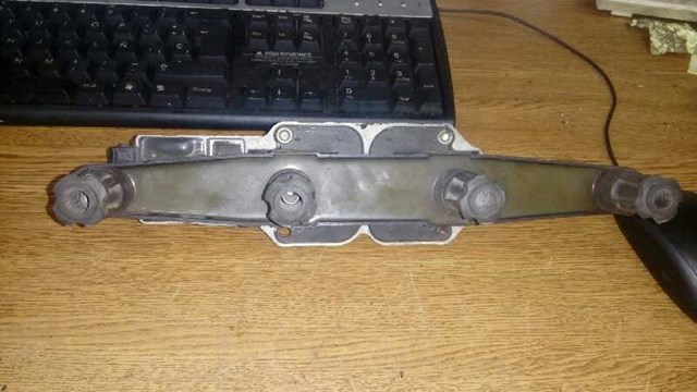 047905104 VAG