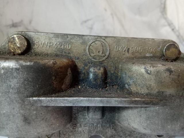 047905104 VAG