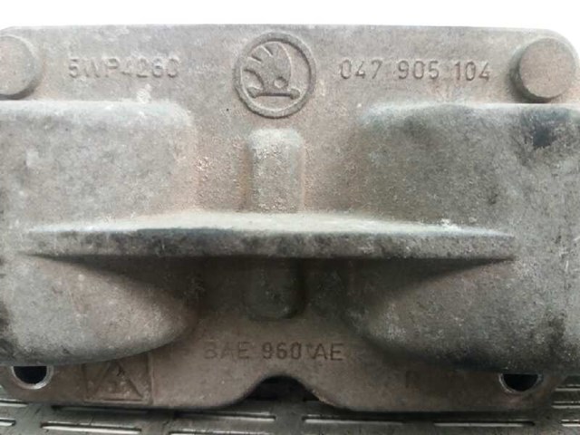 047905104 VAG