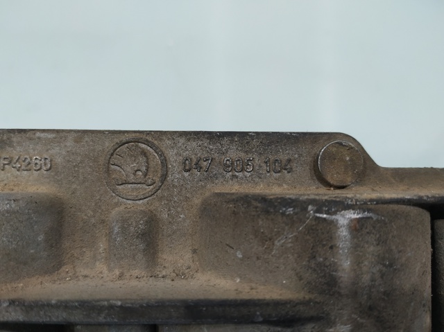 047905104 VAG