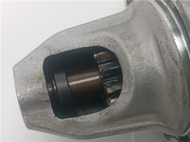 04801516AA Chrysler