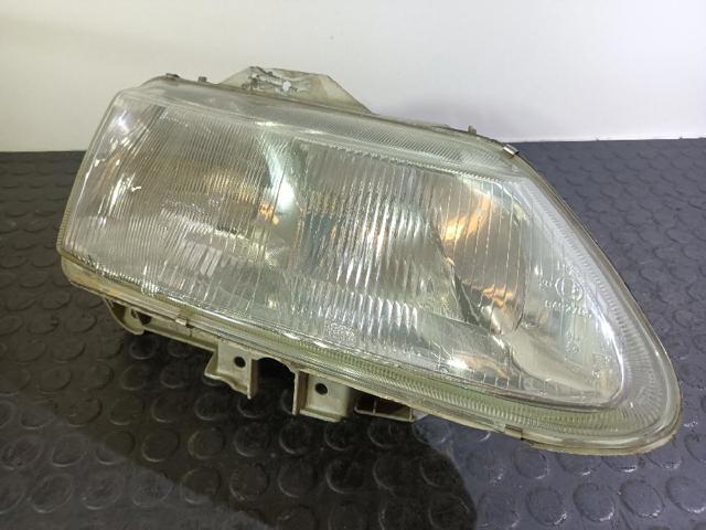Reflektor prawy 0492705 RENAULT