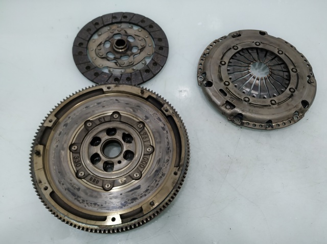 Koło zamachowe silnika 04C105266E VAG