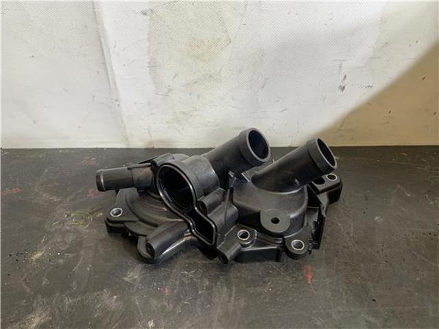 Obudowa termostatu Audi A4 8W2, 8WC