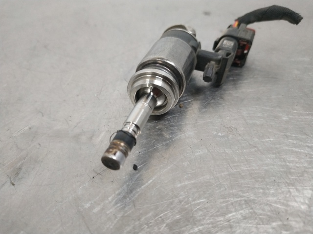 Wtryskiwacz paliwa 04E906036AD VAG