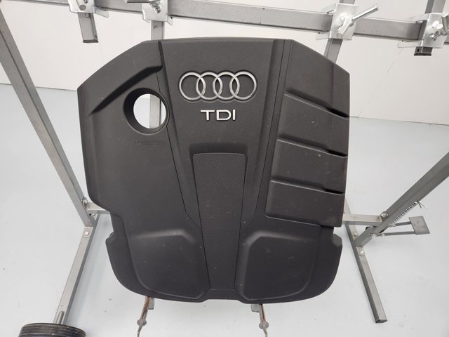 Pokrywa silnika dekoracyjna do Audi A4 8W2, 8WC