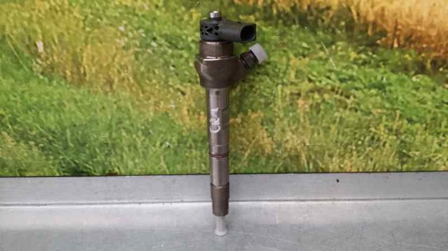 Wtryskiwacz paliwa 04L130277AC VAG