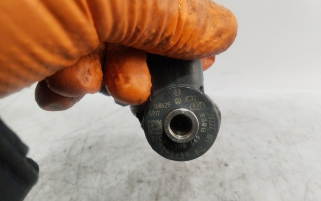 Wtryskiwacz paliwa 04L130277AC VAG