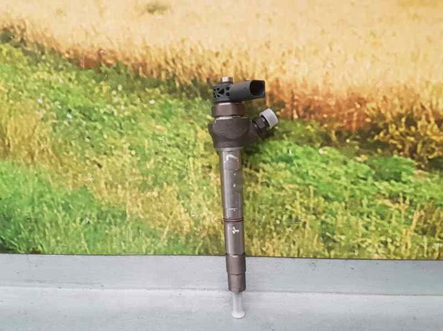 Wtryskiwacz paliwa 04L130277AC VAG