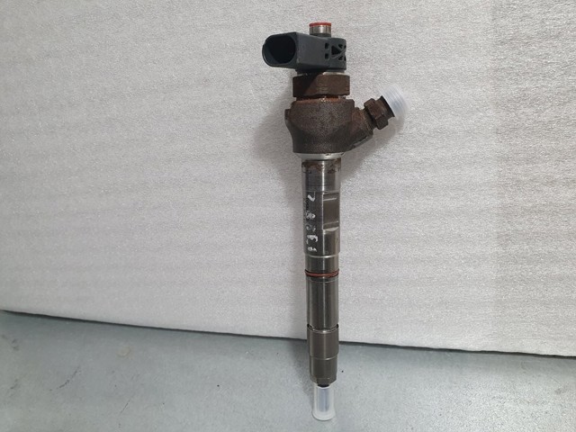 Wtryskiwacz paliwa 04L130277AE VAG