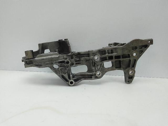 Wspornik alternatora 04L903143B VAG