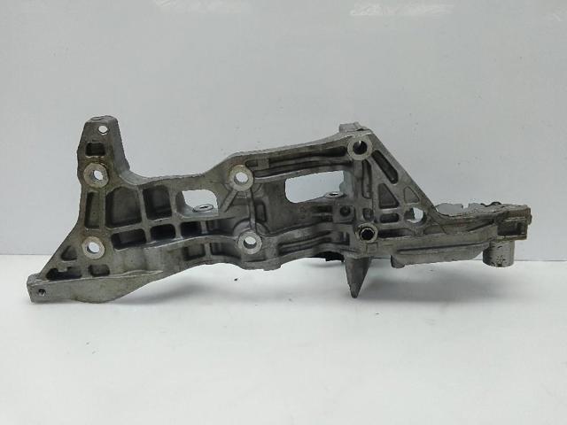 Wspornik alternatora 04L903143B VAG