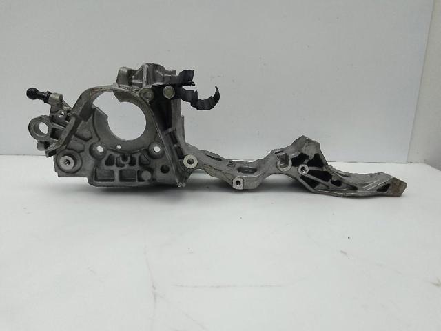 Wspornik alternatora 04L903143B VAG