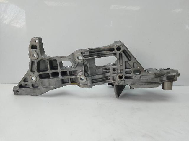 Wspornik alternatora 04L903143B VAG