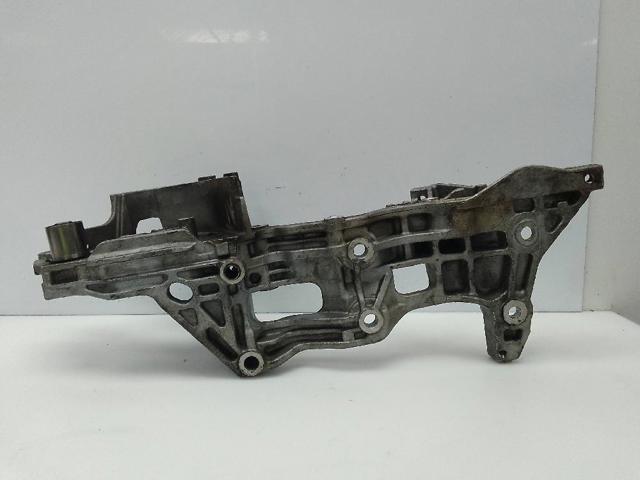 Wspornik alternatora 04L903143B VAG