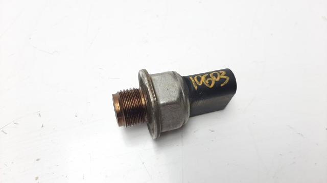 Czujnik ciśnienia paliwa 04L906054 VAG