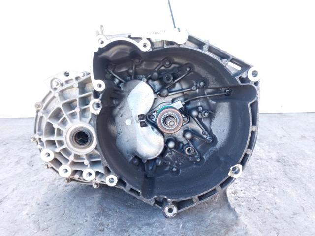 Mechaniczna skrzynia biegów w komplecie 05106350AA CHRYSLER