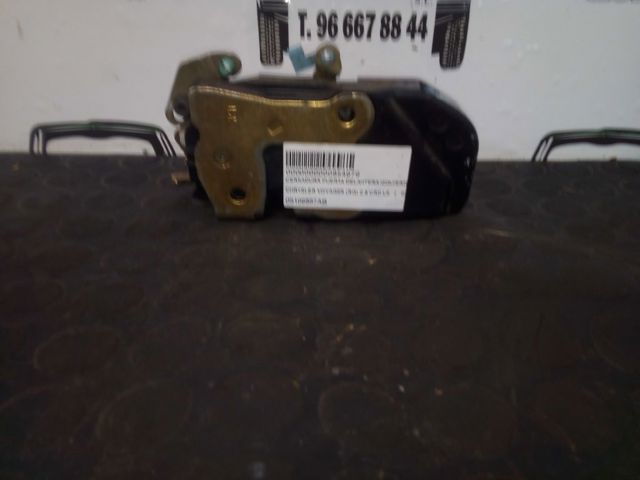 Zamek drzwi przednich lewych 05109867AB CHRYSLER