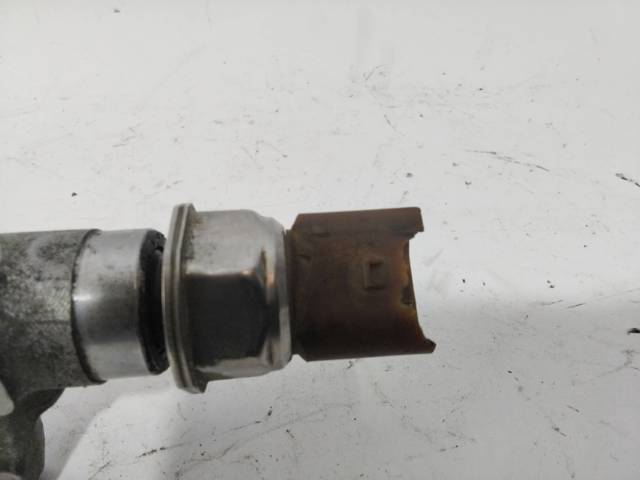 Regulator ciśnienia paliwa w listwie paliwowej Audi A3 8P1