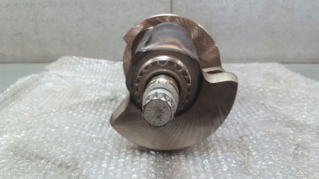 Wał korbowy silnika Volkswagen Passat 3B3