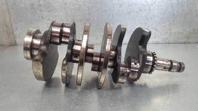 Wał korbowy silnika Volkswagen Passat 3B3