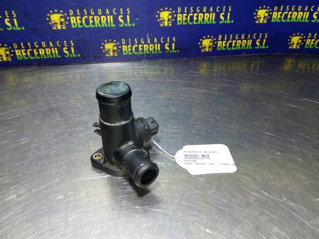 Kołnierz układu chłodzenia (trójnik) 068121133AE VAG