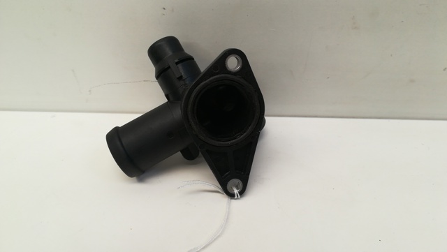 Kołnierz układu chłodzenia (trójnik) 06B121132E VAG